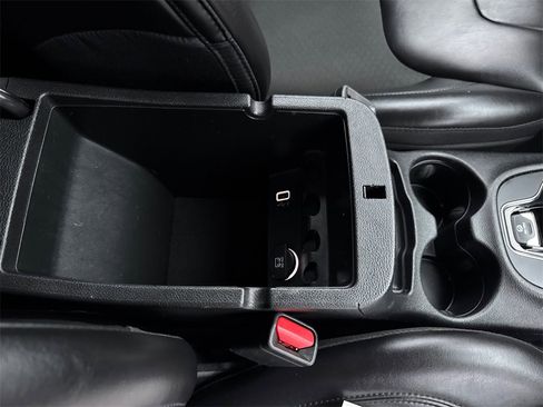 Used 2020 Jeep Cherokee Latitude Plus image 16