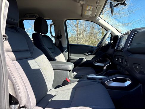 Used 2023 Nissan Frontier SV w/ SV Convenience Package image 9