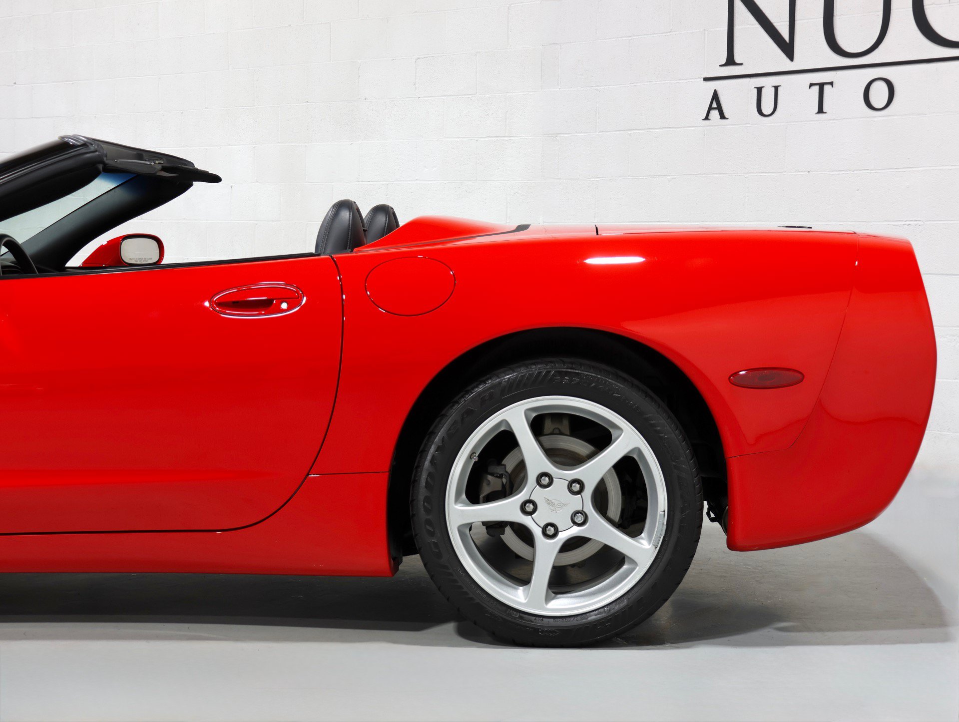 Used 2004 Chevrolet Corvette Convertible w/ Preferred Equipment Group RWD image 38