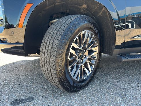 Used 2025 Chevrolet Suburban Z71 AWD/4WD image 23