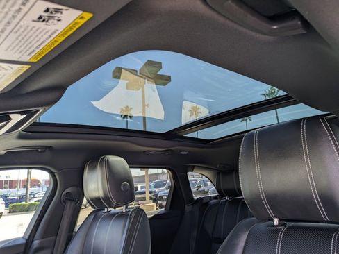 Used 2018 Land Rover Range Rover Velar R-Dynamic SE AWD/4WD image 16