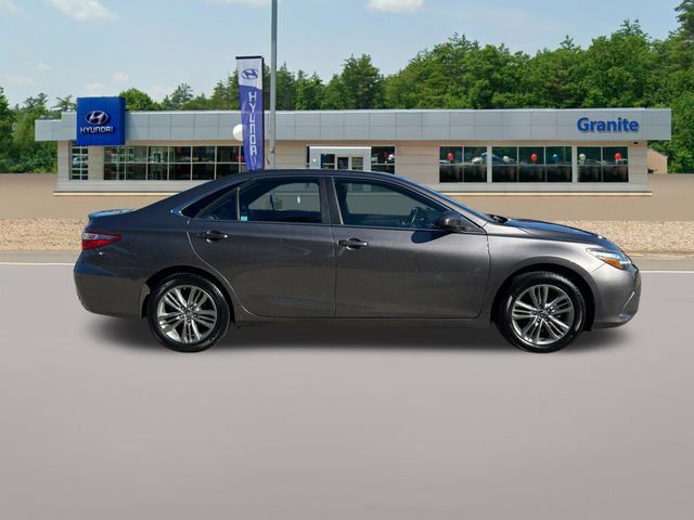 Used 2017 Toyota Camry SE w/ Moonroof Package FWD image 5