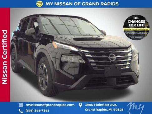 Used 2025 Nissan Rogue SV image 1