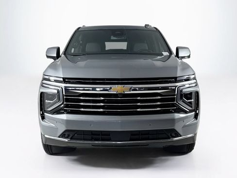 Used 2025 Chevrolet Suburban LT w/ Comfort Package RWD image 8