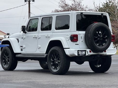 Used 2022 Jeep Wrangler Unlimited Sahara image 6