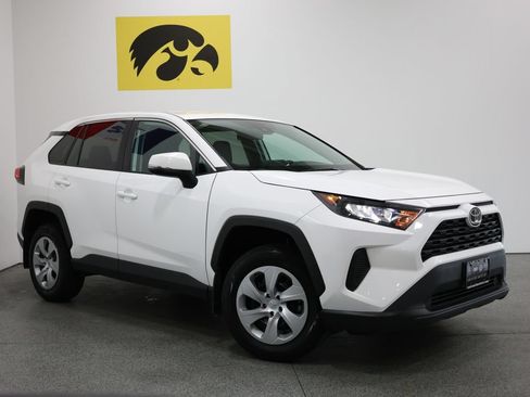 Used 2022 Toyota RAV4 LE AWD/4WD image 2