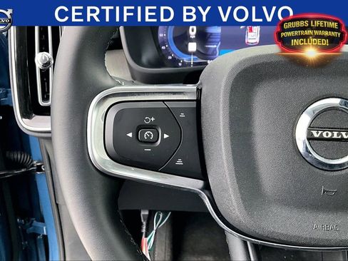 Certified 2025 Volvo XC40 B5 Core AWD/4WD image 25