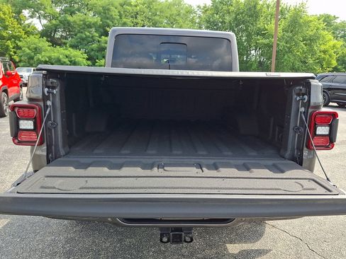 Used 2021 Jeep Gladiator Overland AWD/4WD image 31