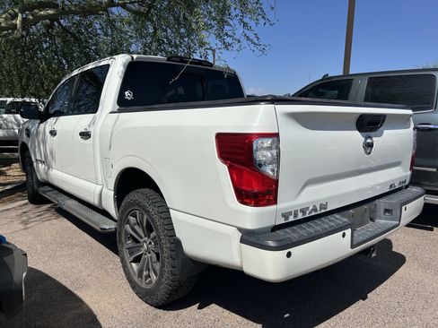 Used 2017 Nissan Titan SL AWD/4WD image 7