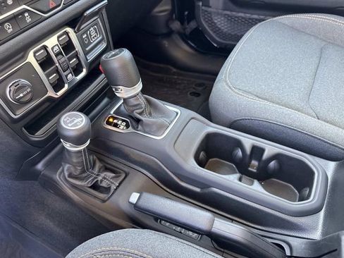 Used 2025 Jeep Gladiator Sport image 29