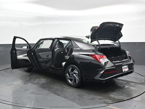 New 2026 Hyundai Elantra Limited FWD image 47