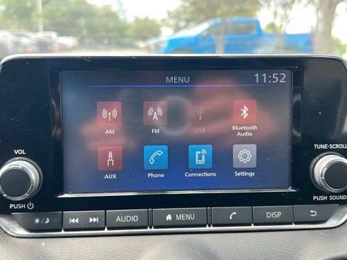 Used 2025 Nissan Sentra S FWD image 19
