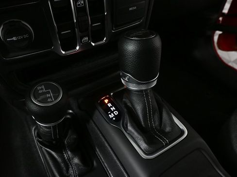 Used 2025 Jeep Gladiator Sport image 13