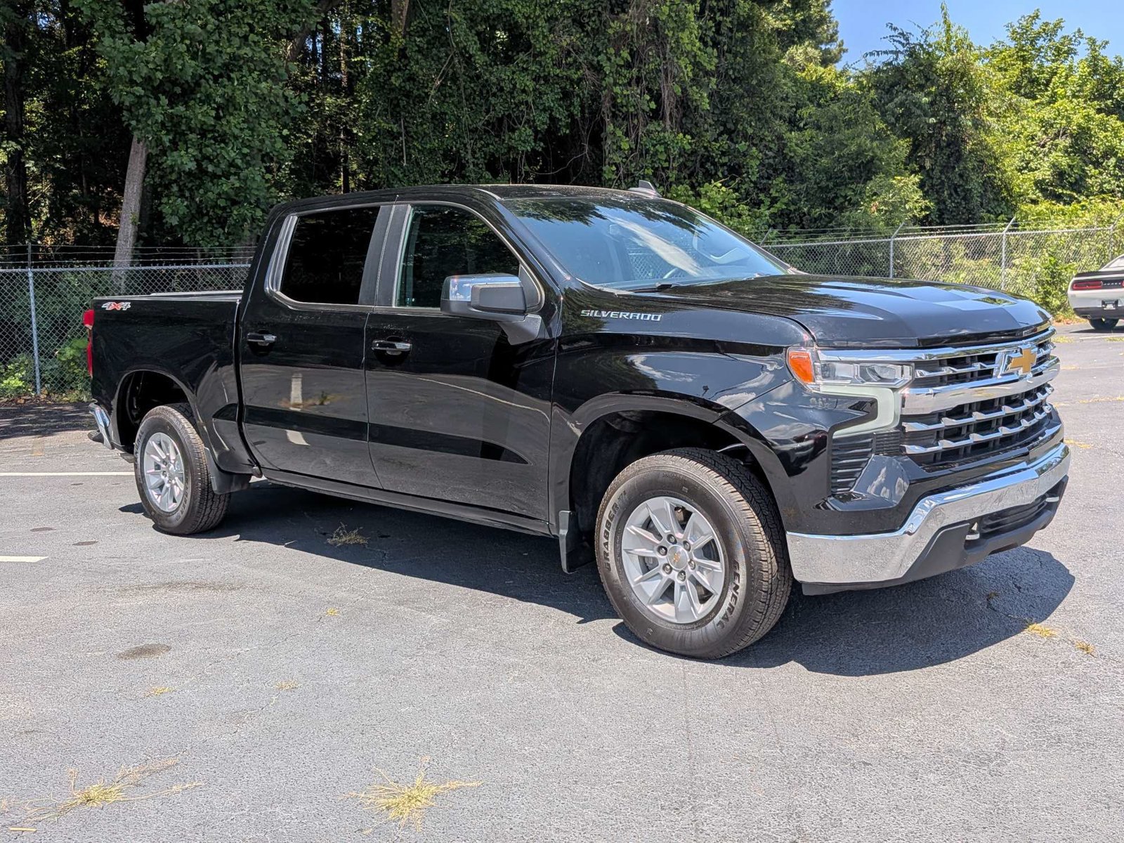 Used 2025 Chevrolet Silverado 1500 LT AWD/4WD image 2