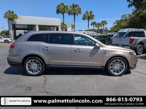 Used 2018 Lincoln MKT AWD w/ Technology Package image 3