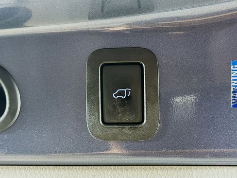 Used 2015 Toyota Highlander XLE image 31