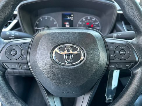 Used 2025 Toyota Corolla LE image 21