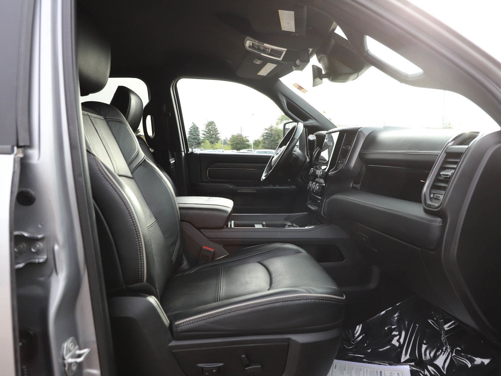Used 2023 RAM 2500 Limited w/ Night Edition AWD/4WD image 11