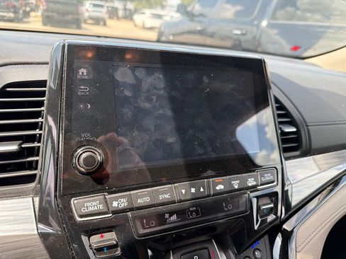 Used 2024 Honda Odyssey Elite image 9