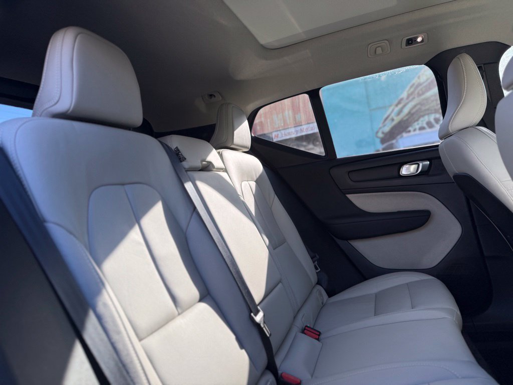 Used 2020 Volvo XC40 T4 Inscription w/ Protection Package Premier FWD image 15