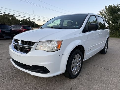 Used 2017 Dodge Grand Caravan SE w/ Power Window Group FWD image 2