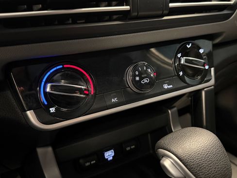 Used 2023 Kia Seltos LX image 14