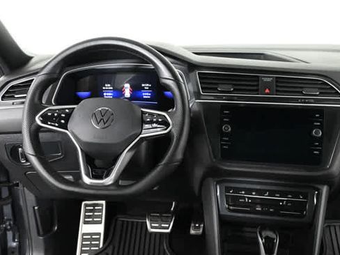 Used 2023 Volkswagen Tiguan SE R-Line image 3