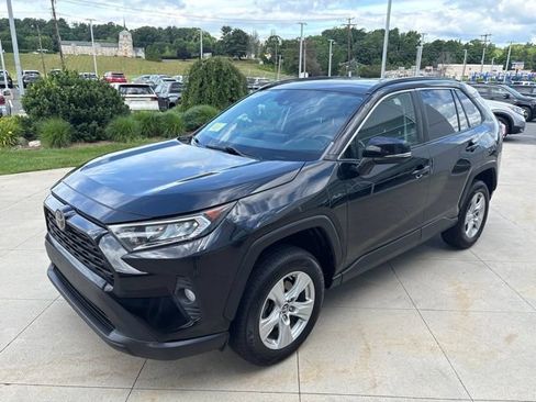 Used 2019 Toyota RAV4 XLE w/ Convenience Package AWD/4WD image 3