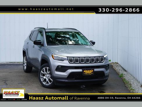 Used 2022 Jeep Compass Latitude w/ Sun and Sound Group AWD/4WD image 1