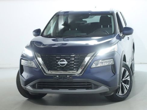 Used 2023 Nissan Rogue SV image 3
