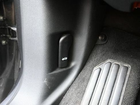 Used 2024 Nissan Pathfinder SV AWD/4WD image 17