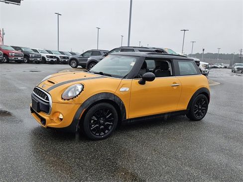 Used 2018 MINI Cooper S image 3