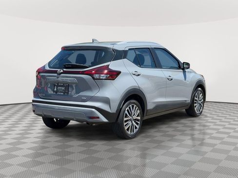 Used 2022 Nissan Kicks SV FWD image 3