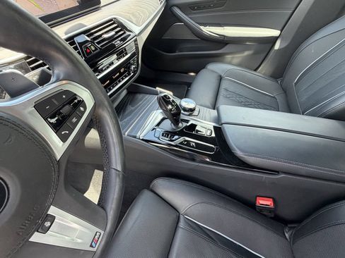 Used 2023 BMW M550i xDrive w/ Dynamic Handling Package AWD/4WD image 22