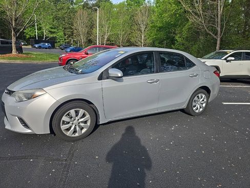 Used 2015 Toyota Corolla LE image 1
