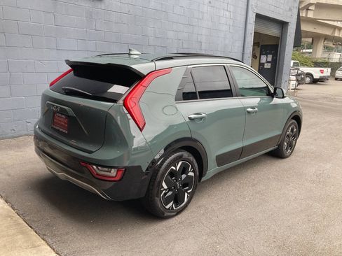 Used 2023 Kia Niro Wave w/ Wave Preserve Package FWD image 3