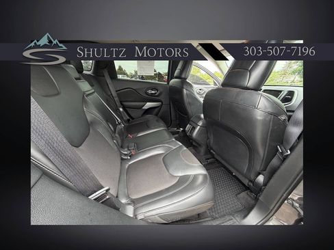Used 2018 Jeep Cherokee Latitude Plus w/ Cold Weather Group AWD/4WD image 15