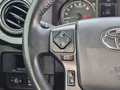 Used 2018 Toyota Tacoma TRD Sport RWD image 26