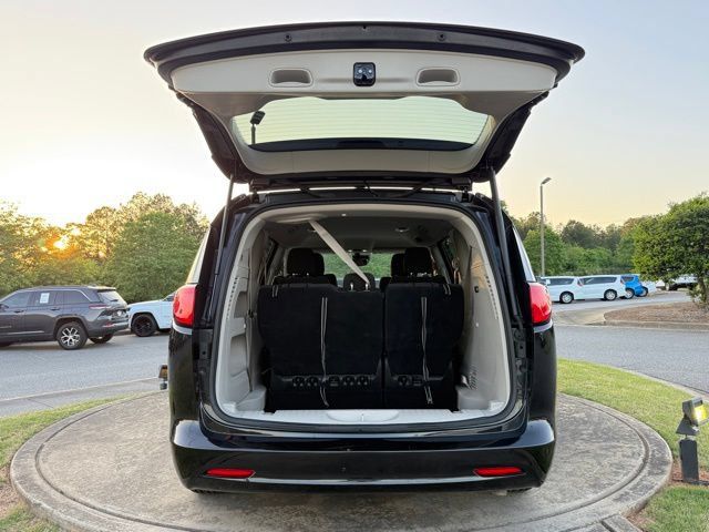 Used 2023 Chrysler Voyager LX FWD image 30