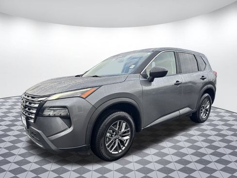 Used 2024 Nissan Rogue S image 3