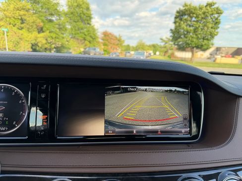 Used 2014 Mercedes-Benz S 550 Sedan w/ Edition 1 Package image 17