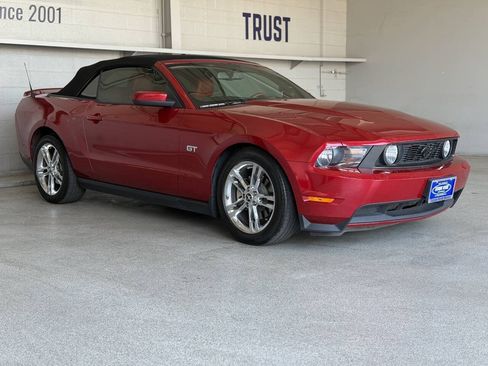 Used 2010 Ford Mustang GT RWD image 3