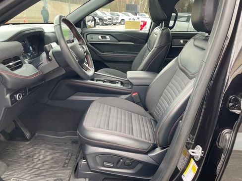 Used 2025 Ford Explorer ST-Line w/ ST-Line Street Pack image 42