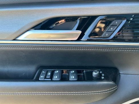 Used 2024 Jeep Wagoneer Series II AWD/4WD image 19