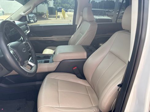 Used 2024 Ford Expedition XLT RWD image 14