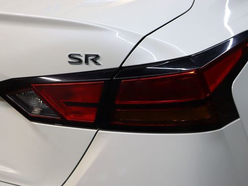 Used 2020 Nissan Altima 2.5 SR w/ Premium Package image 17