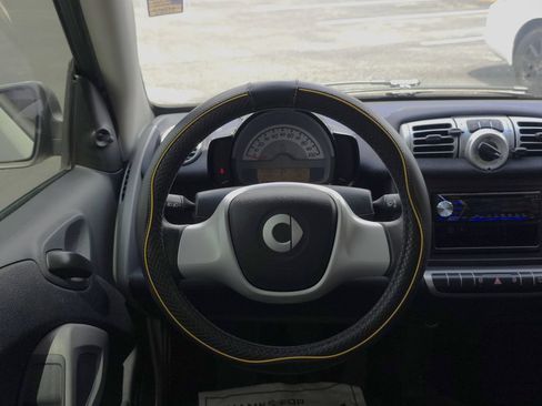 Used 2013 smart fortwo pure RWD image 15