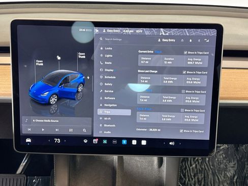 Used 2022 Tesla Model Y Long Range image 11