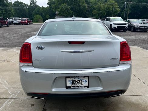 Used 2020 Chrysler 300 Touring L w/ Value Package AWD/4WD image 7