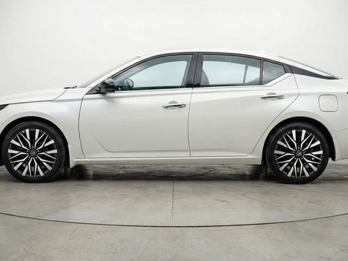 Used 2025 Nissan Altima 2.5 SV FWD image 5